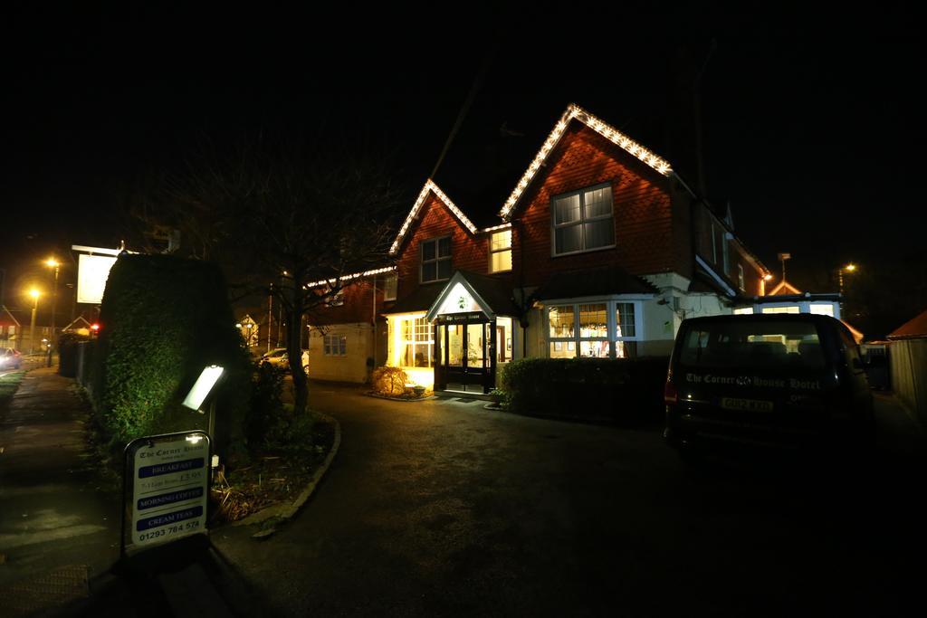 Corner House Hotel Gatwick With Holiday Parking Horley Exterior foto